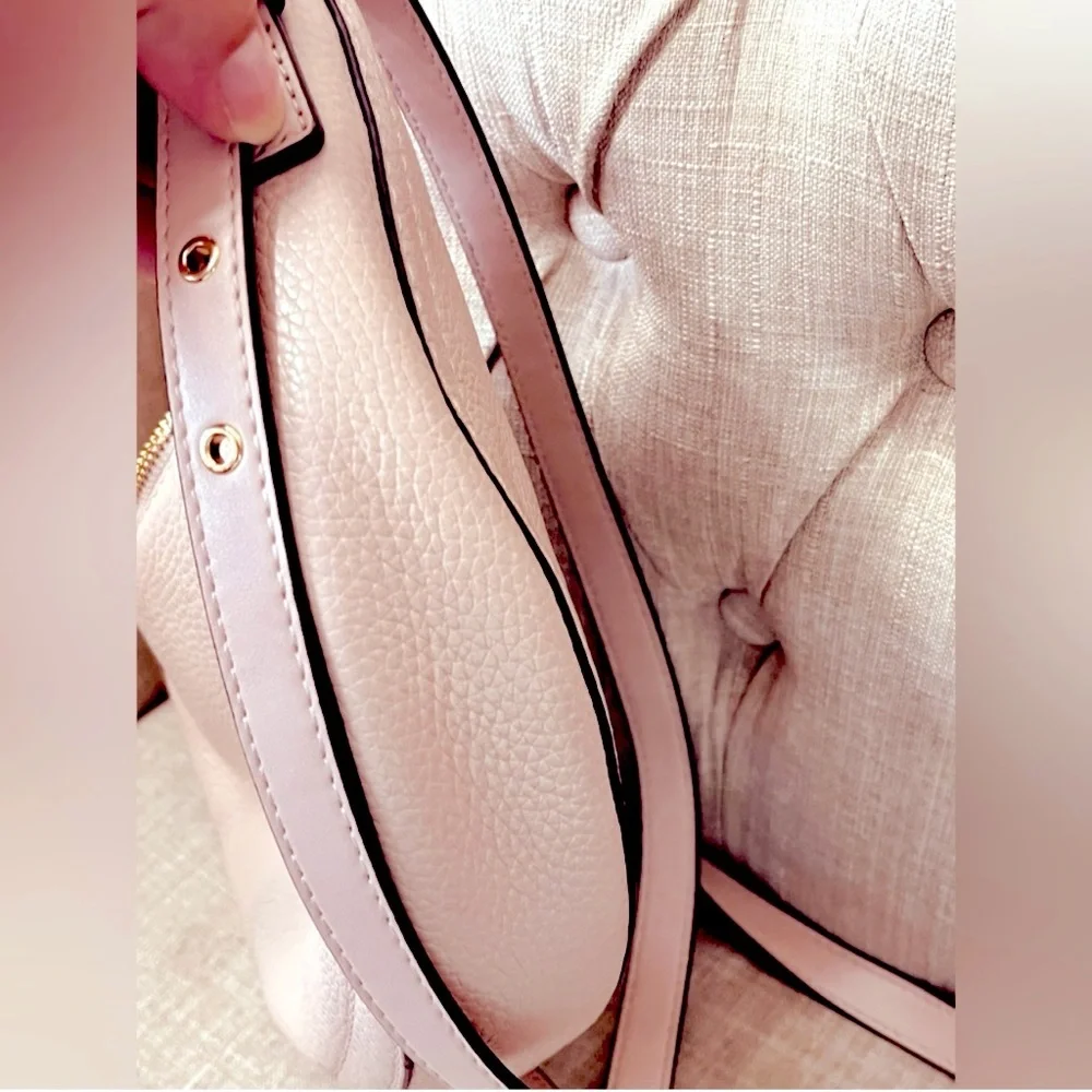 MICHAEL KORS Camden Medium Powder Blush Pebbled Leather Messenger Bag, EUC